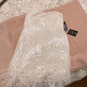 White sequins dress feather bottom & strapless !